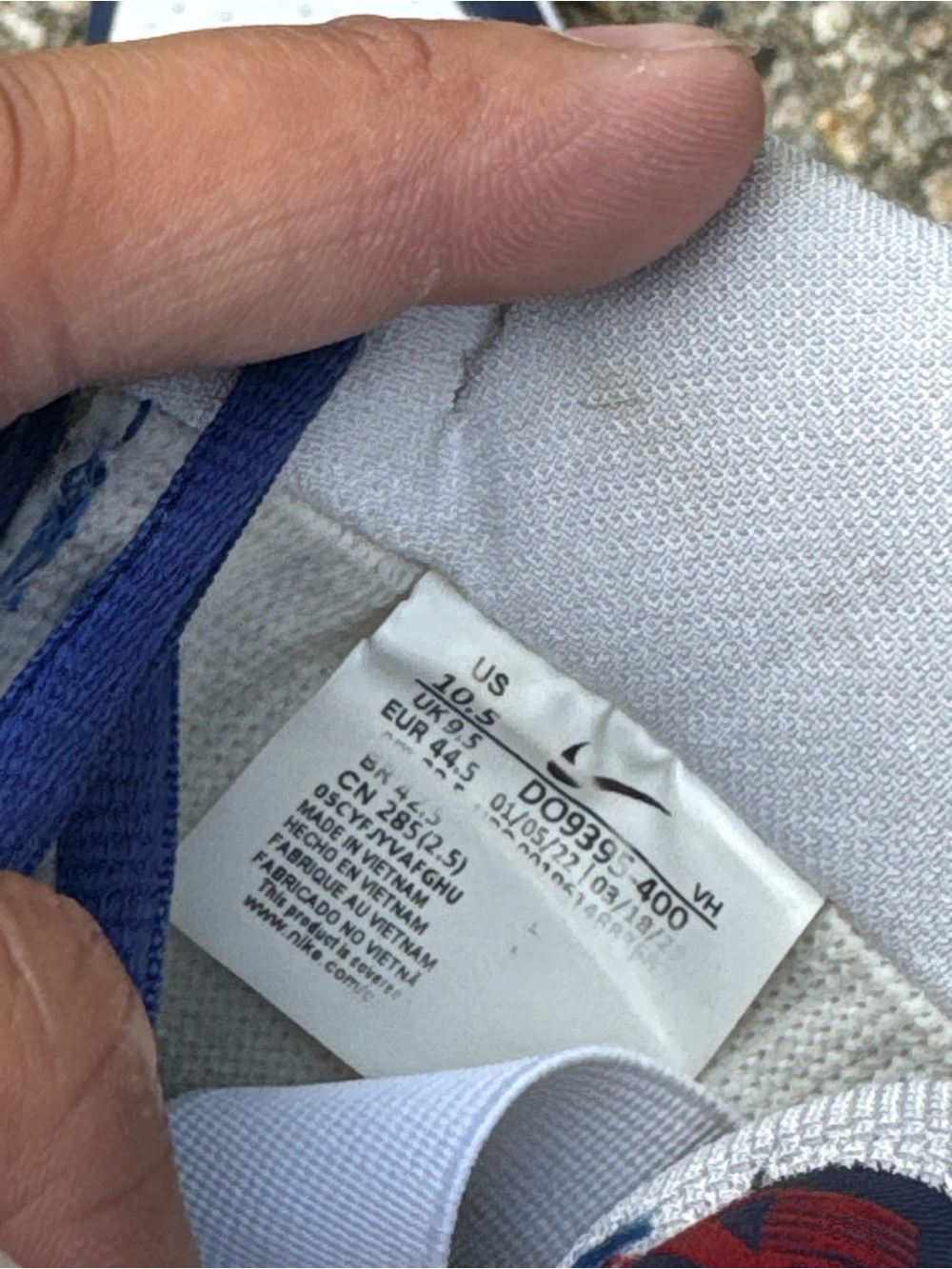Nike Navy, White & Gum Low-Top Sneakers - Picture 4 of 6
